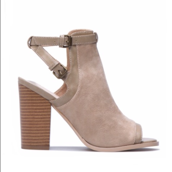 Faux-Suede Taupe Open Booties Size 11, NIB - Picture 2 of 5